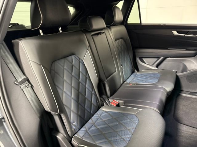 Used 2025 Volkswagen Atlas Cross Sport SEL Premium R-Line image 14