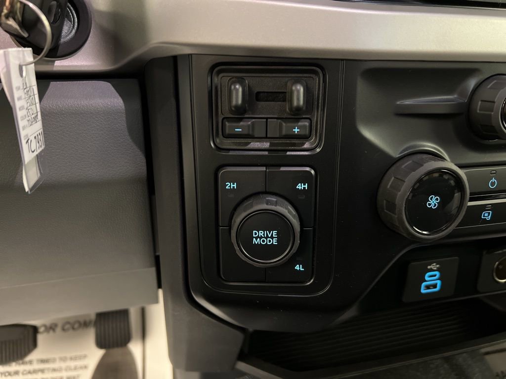 New 2026 Ford F550 4x4 Regular Cab Super Duty image 13