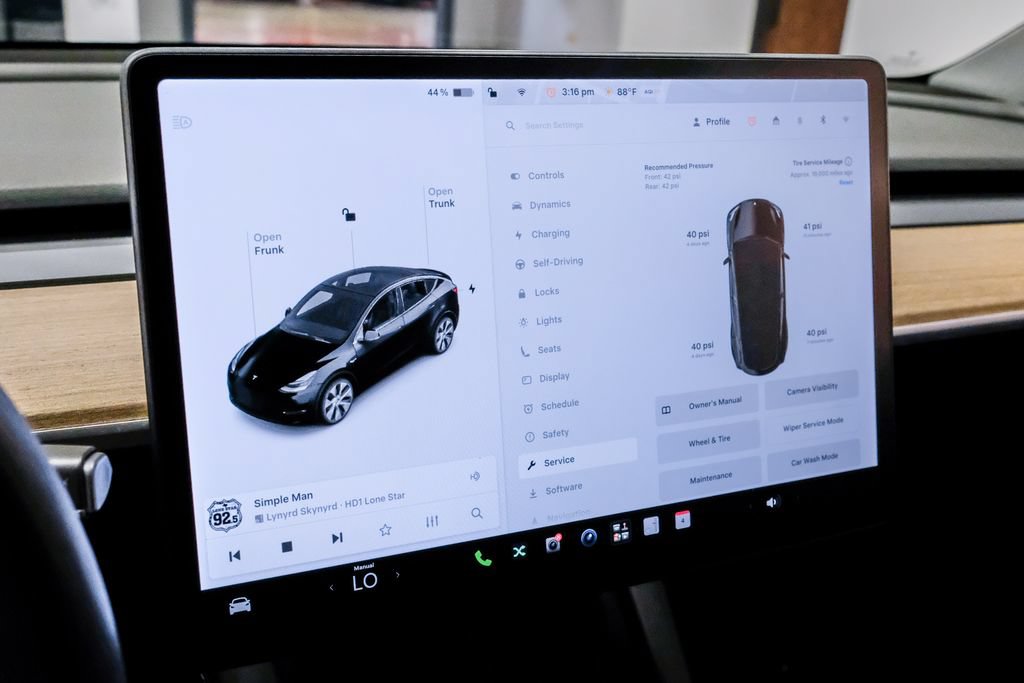 Used 2021 Tesla Model Y Long Range AWD/4WD image 29