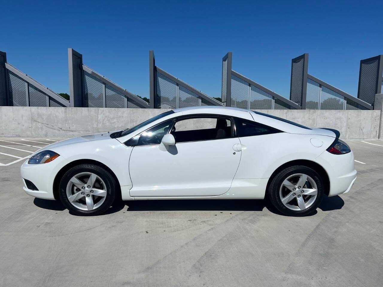 Used 2009 Mitsubishi Eclipse GS FWD image 4