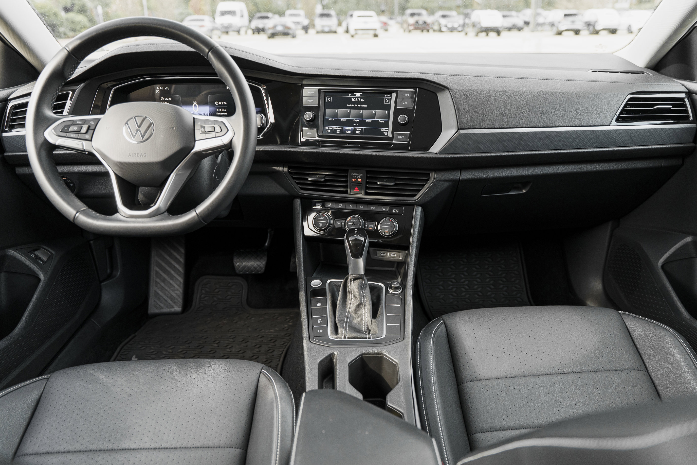 Used 2023 Volkswagen Jetta SE image 8