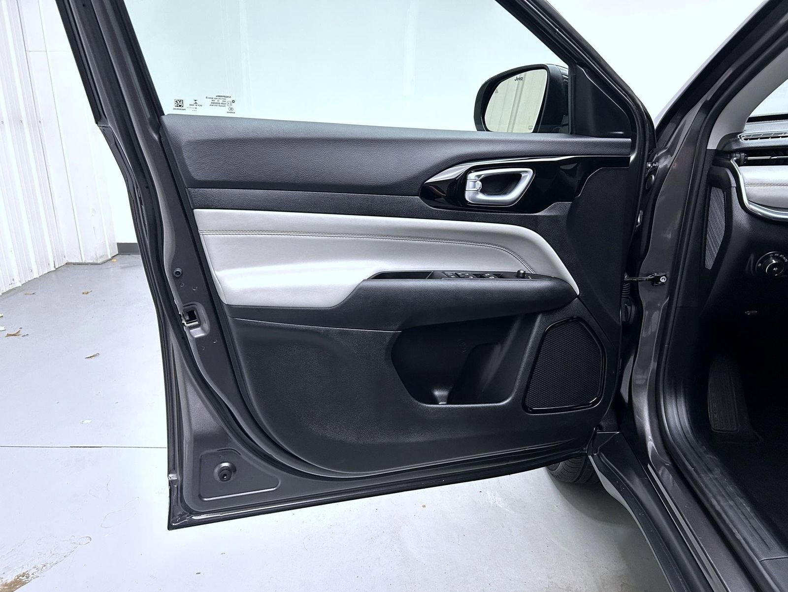 Certified 2022 Jeep Compass Limited image 9