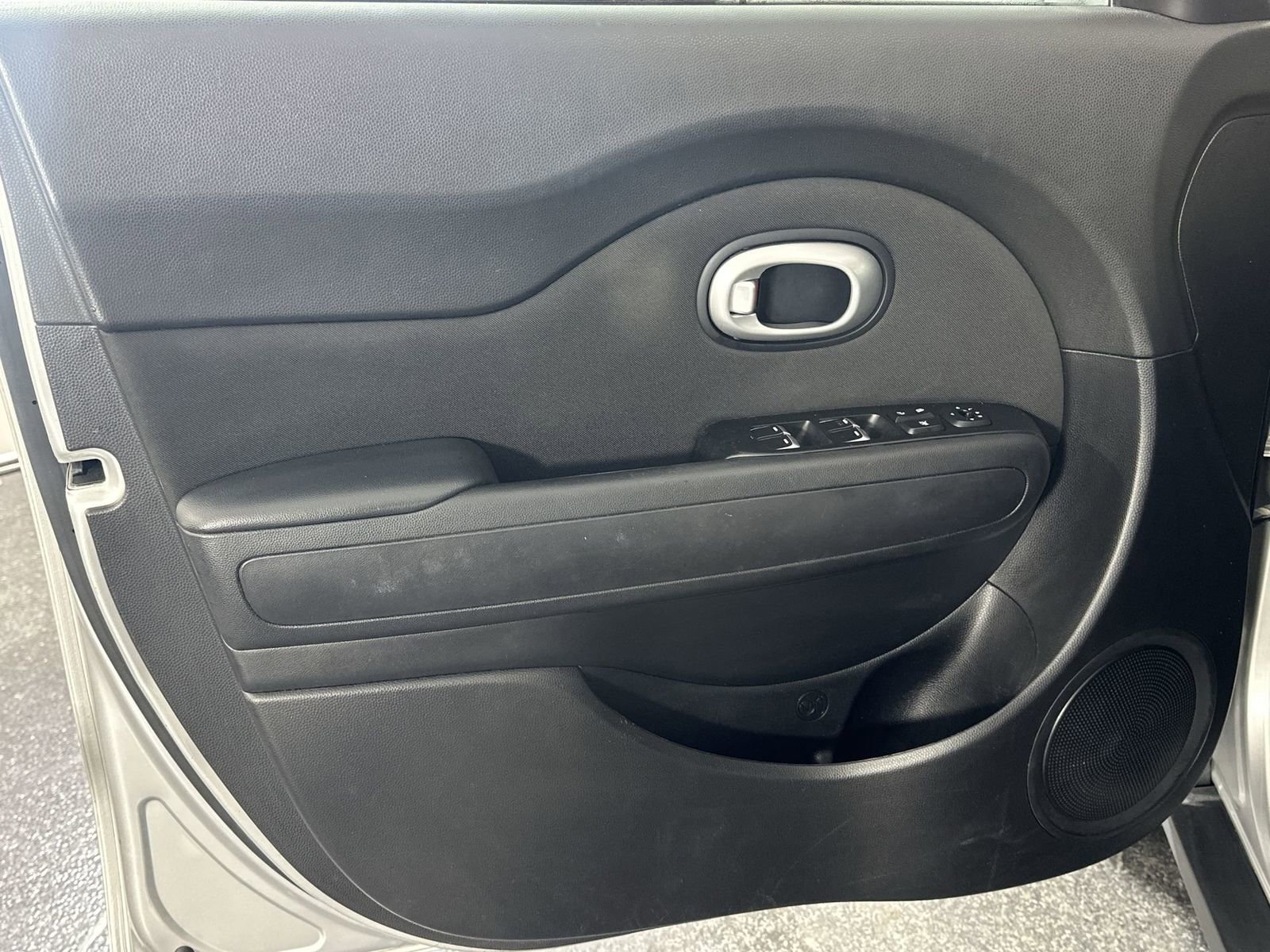 Used 2018 Kia Soul image 28