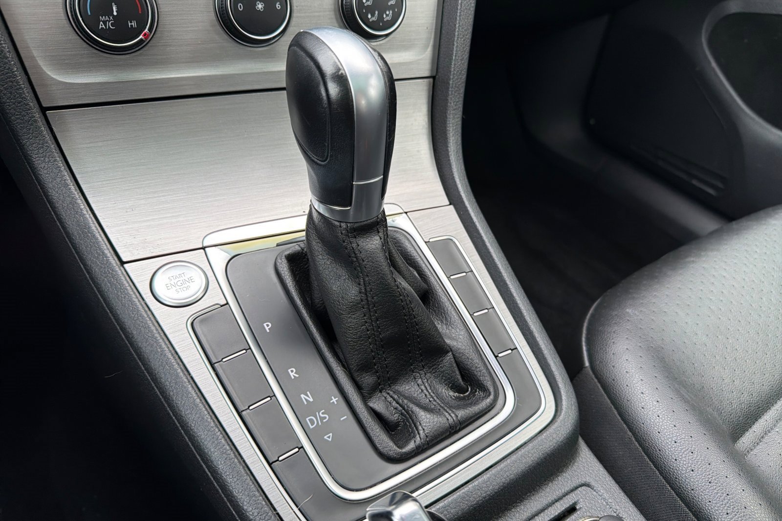 Used 2016 Volkswagen Golf Limited Edition image 21