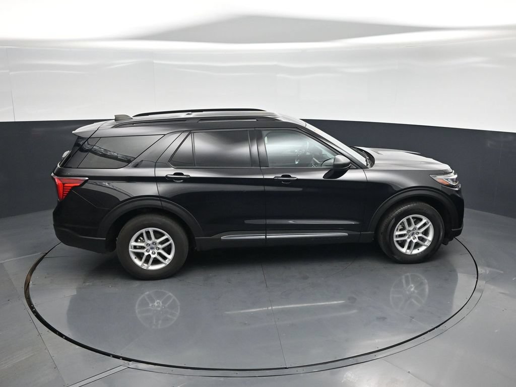 Used 2025 Ford Explorer Active AWD/4WD image 39