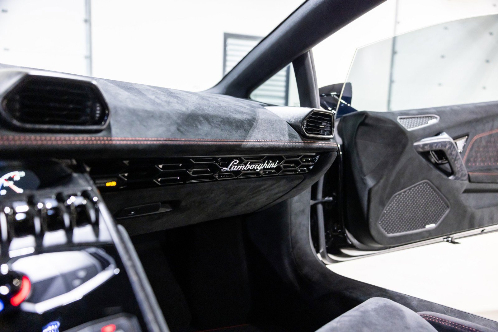 Used 2018 Lamborghini Huracan Performante image 45