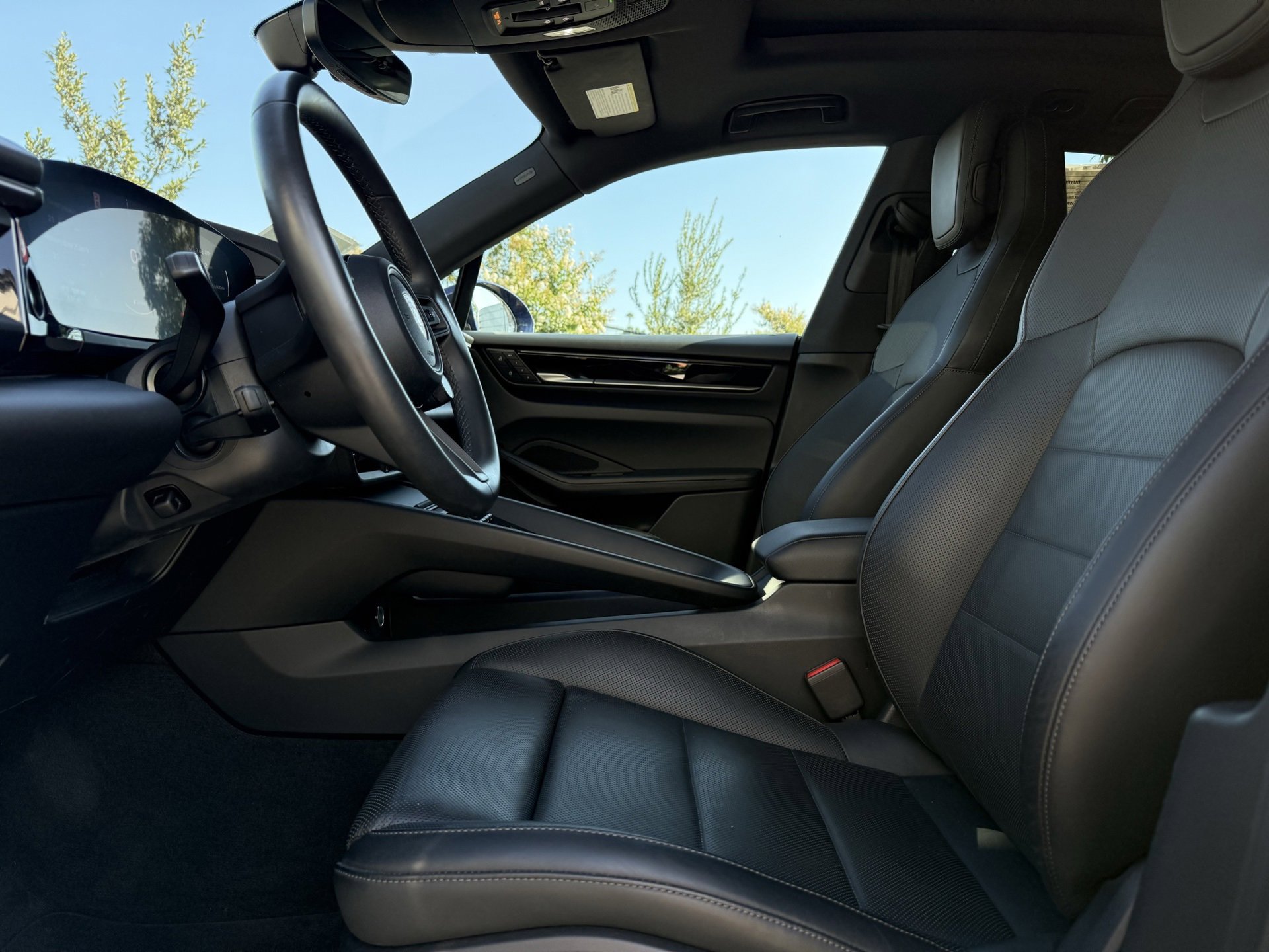 Used 2025 Porsche Macan Electric image 13