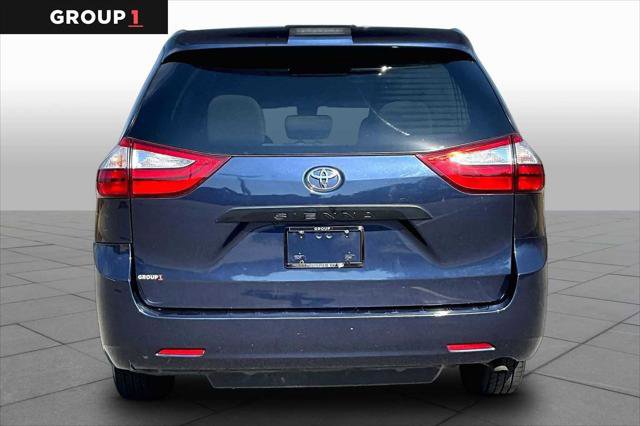 Certified 2018 Toyota Sienna L image 5