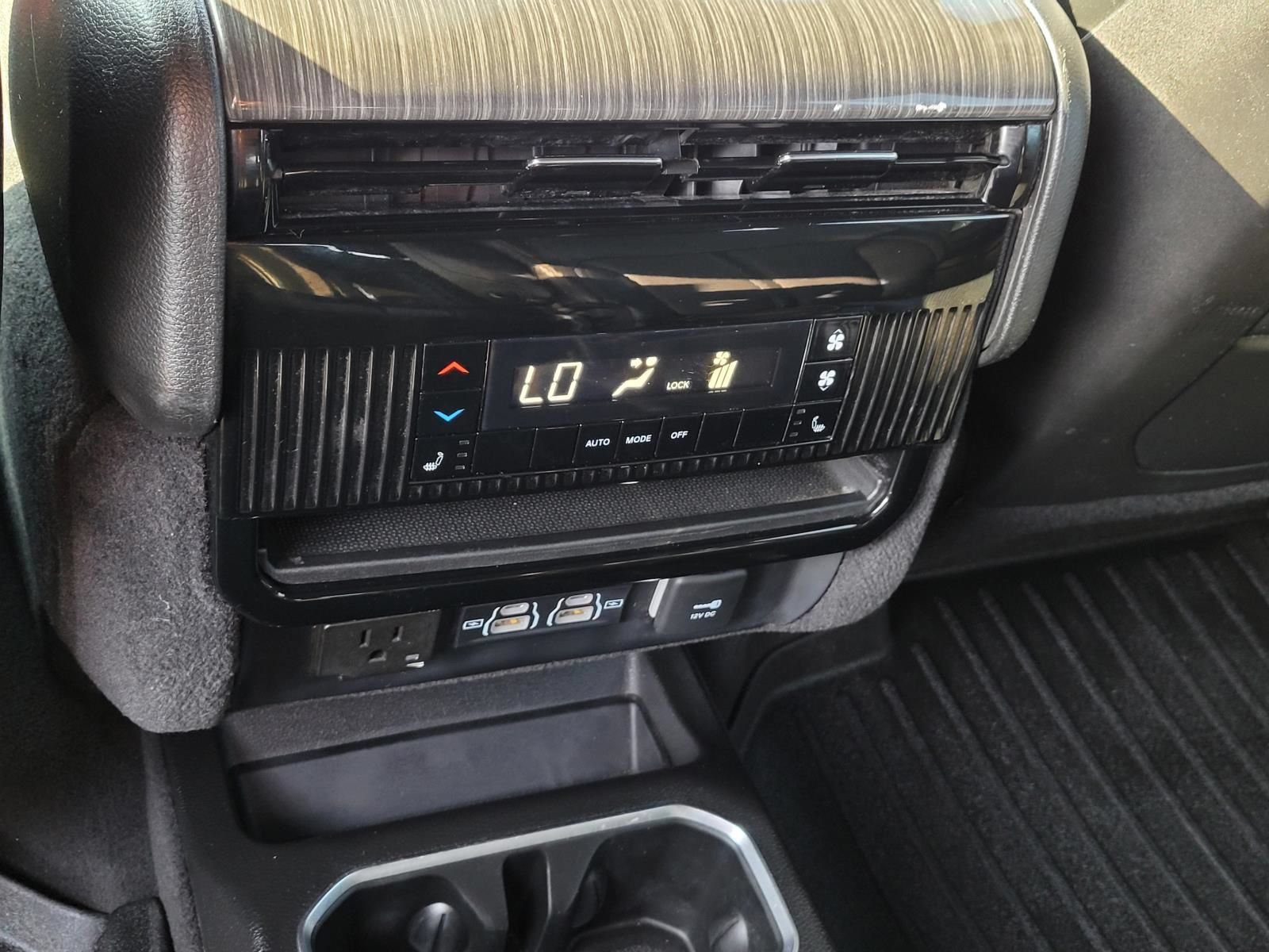 Used 2022 Jeep Wagoneer Series II w/ Premium Group I AWD/4WD image 22