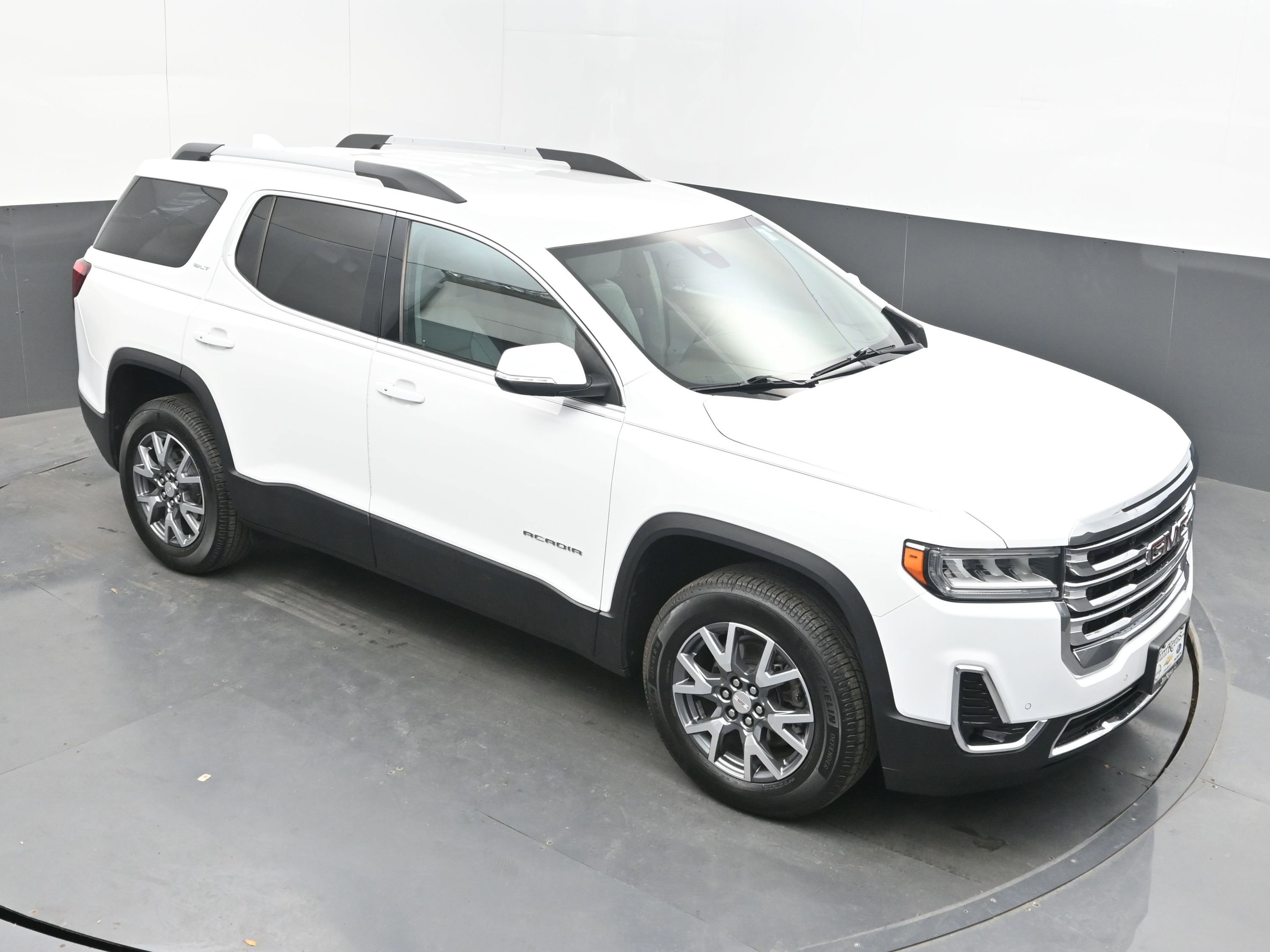 Used 2022 GMC Acadia SLT FWD image 32