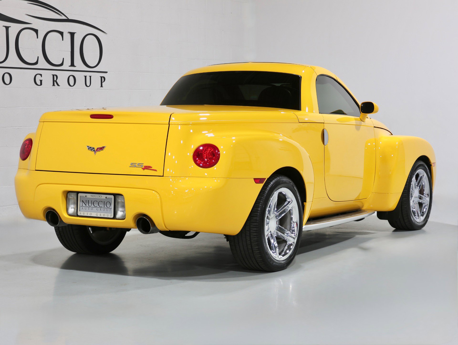 Used 2005 Chevrolet SSR 6 Speed Manual - Only 12K Mile w/ Preferred Equipment Group image 40
