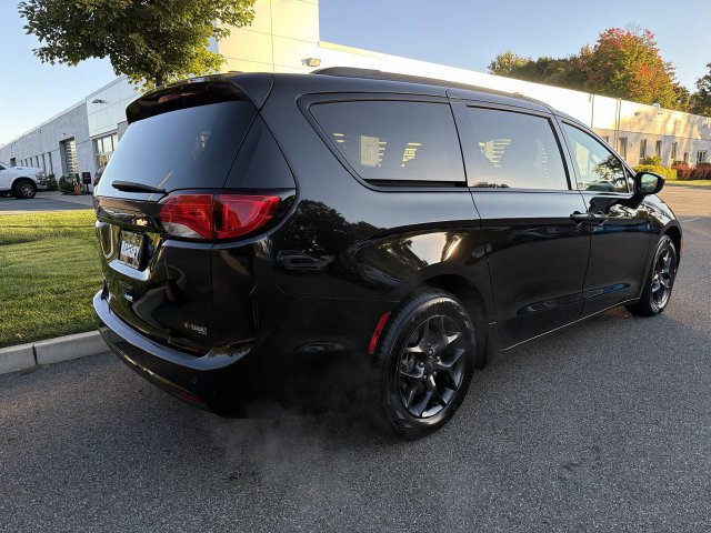 Used 2019 Chrysler Pacifica Touring-L w/ S Appearance Package FWD image 8