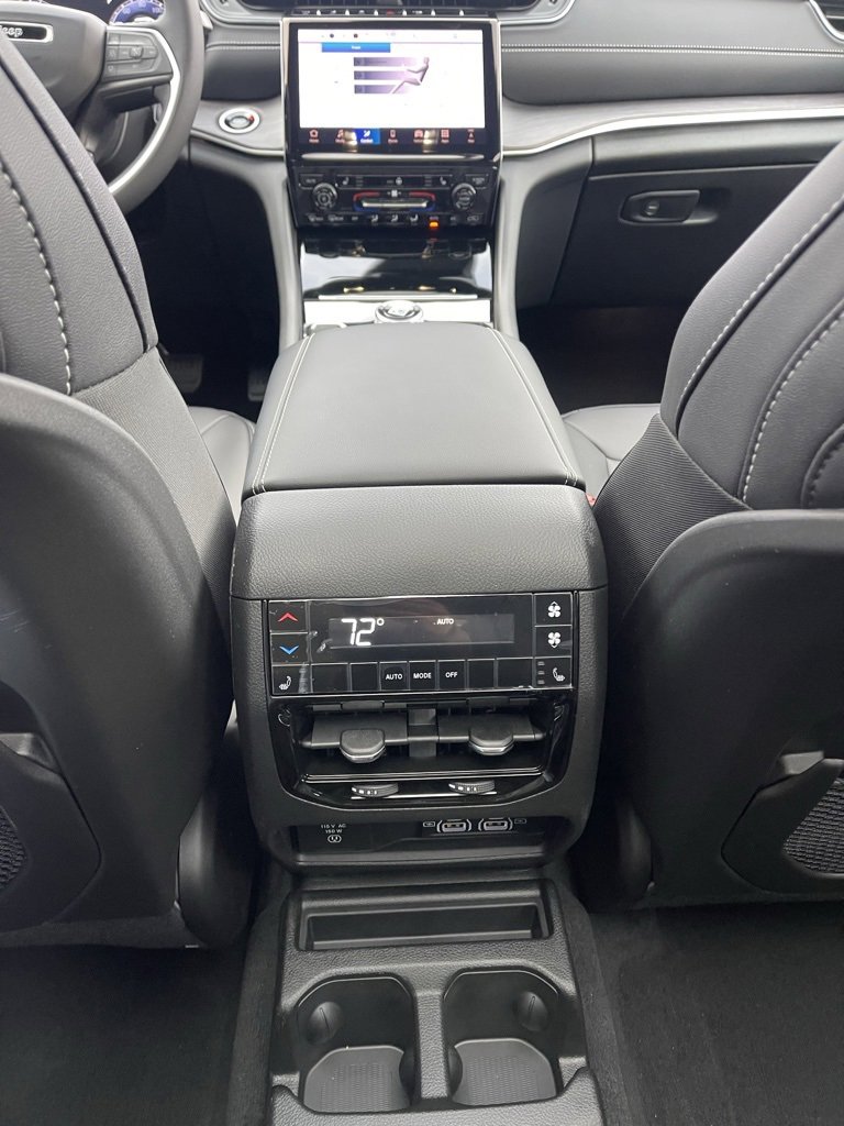 Used 2025 Jeep Grand Cherokee L Limited w/ Black Appearance Package image 19