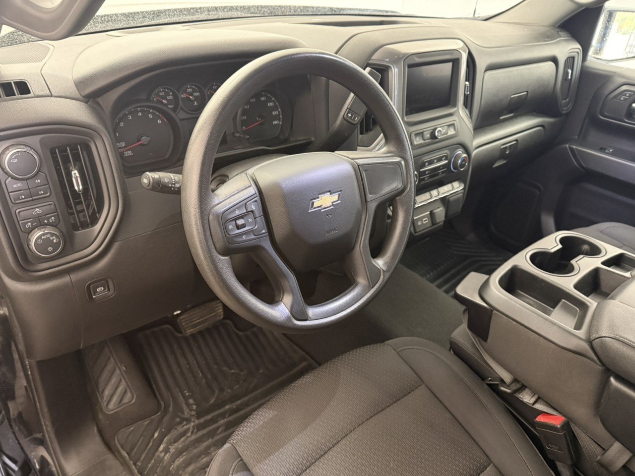 Used 2024 Chevrolet Silverado 1500 W/T w/ WT Value Package AWD/4WD image 15