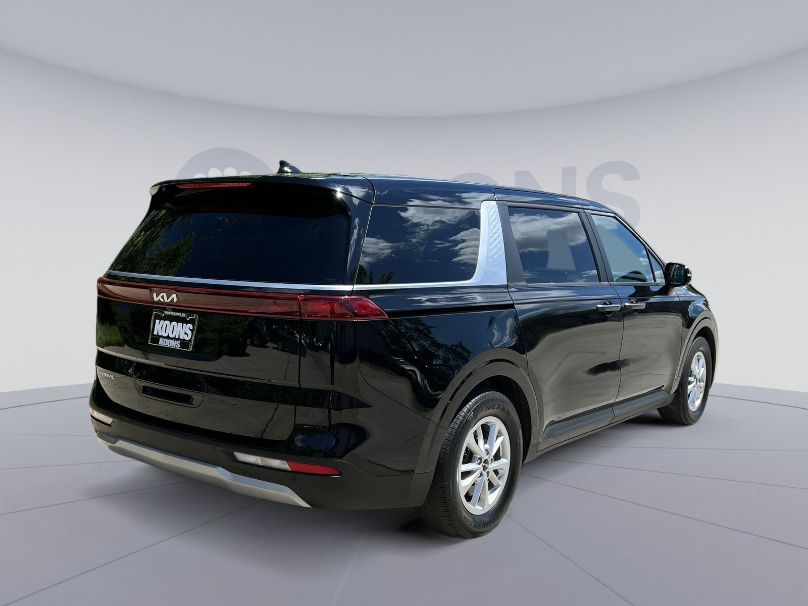 Used 2024 Kia Carnival LX FWD image 16