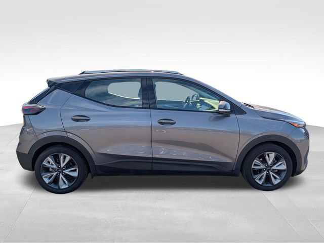 Used 2022 Chevrolet Bolt EUV LT w/ Convenience Package FWD image 8