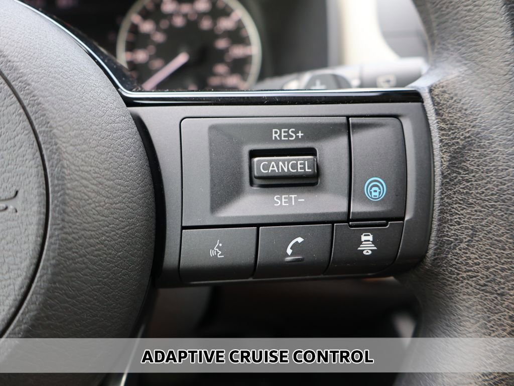 Used 2023 Nissan Rogue SV FWD image 3
