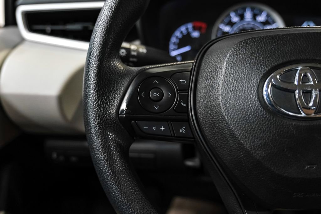 Used 2022 Toyota Corolla LE FWD image 16