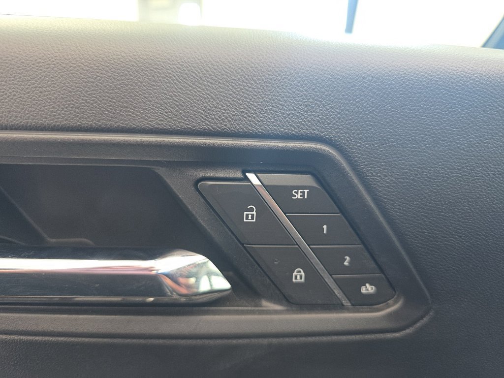 Used 2025 GMC Canyon Denali AWD/4WD image 35