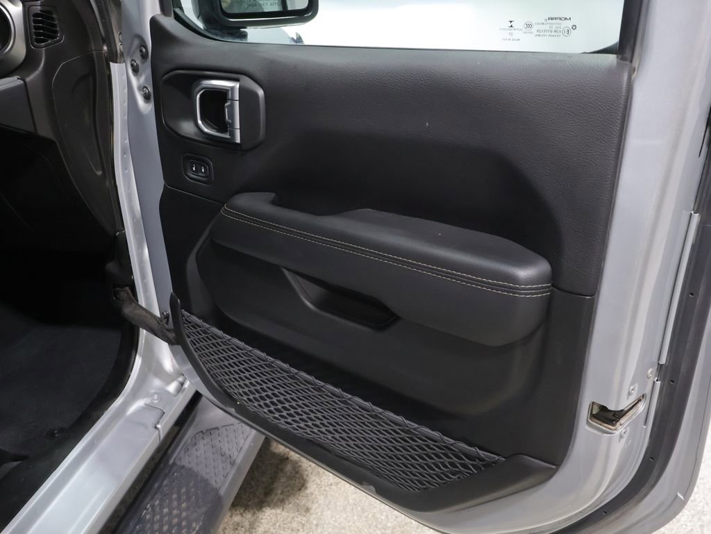 Used 2022 Jeep Gladiator Overland w/ Cold Weather Group image 24