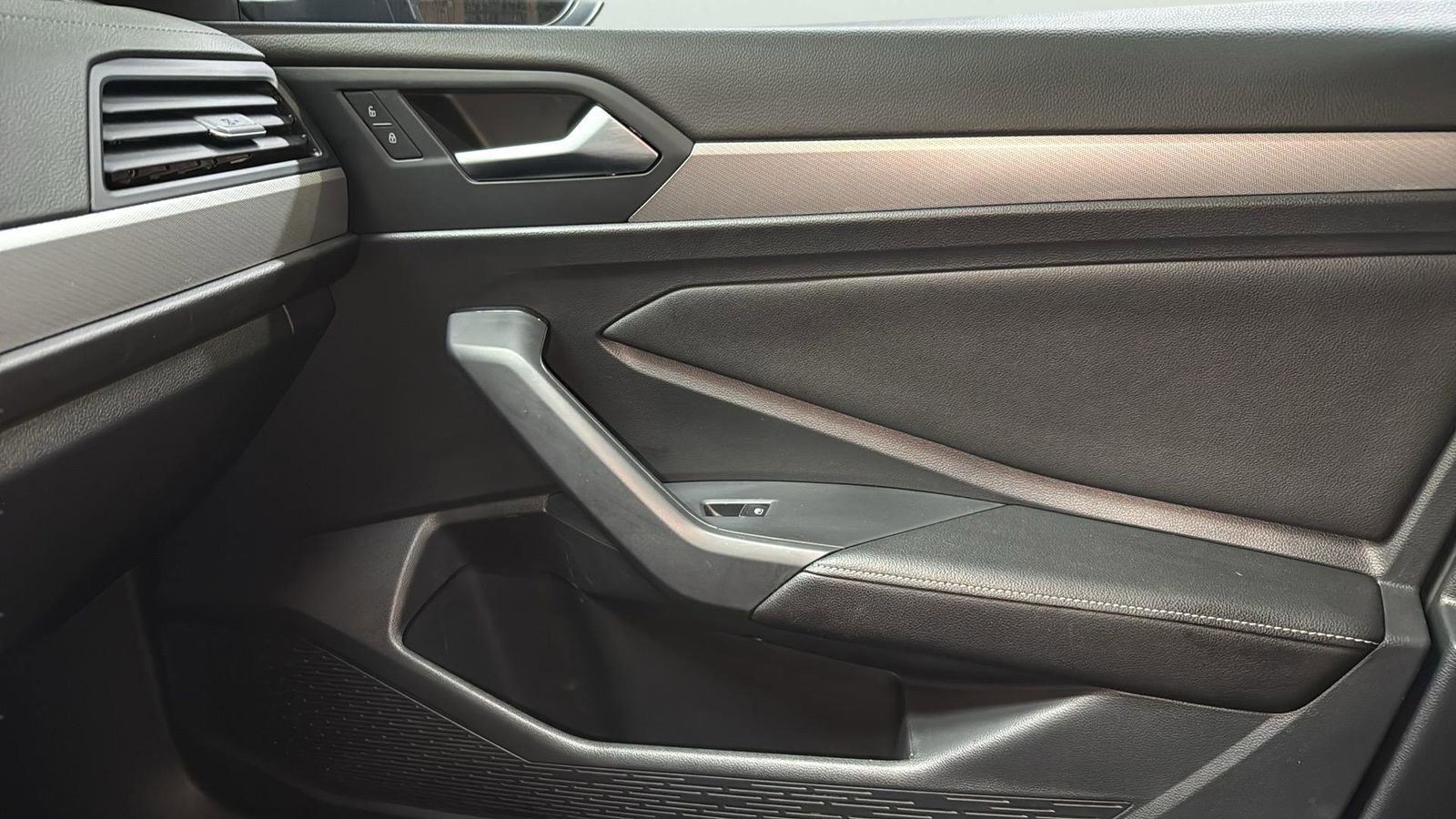 Used 2023 Volkswagen Jetta Sport image 25