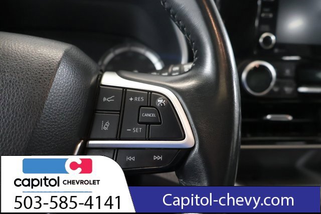 Used 2022 Toyota Highlander XLE AWD/4WD image 19