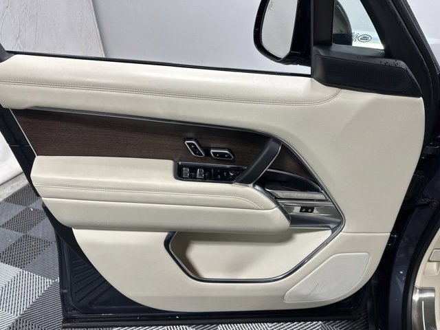Used 2024 Land Rover Range Rover Long Wheelbase SE image 13