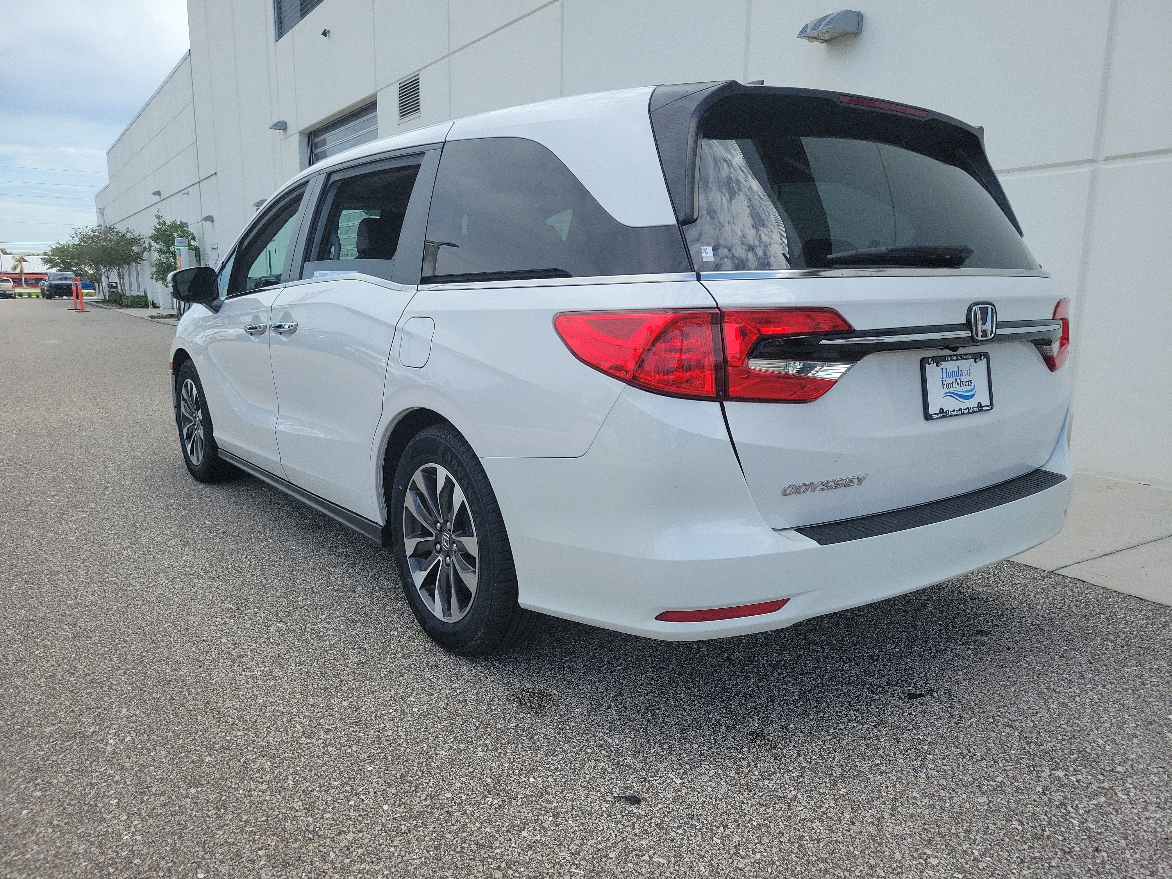 Used 2024 Honda Odyssey EX-L image 4