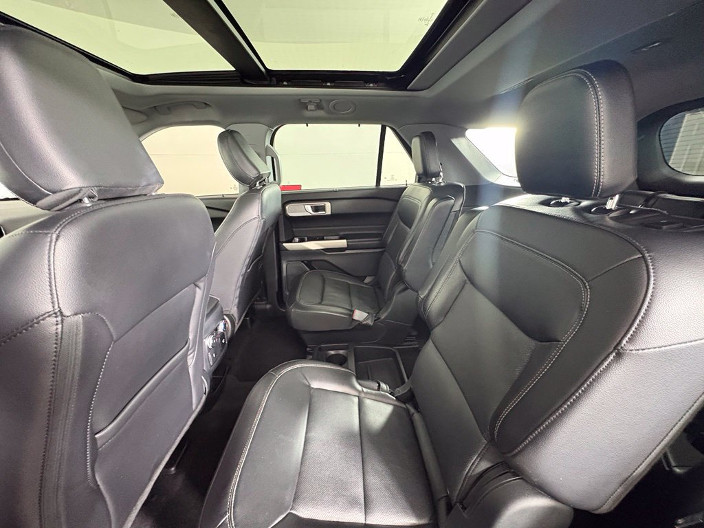 Used 2021 Ford Explorer Limited w/ Equipment Group 301A AWD/4WD image 45