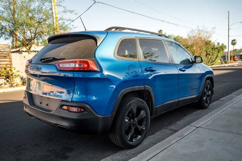 Used 2018 Jeep Cherokee Latitude w/ Altitude Package FWD image 5