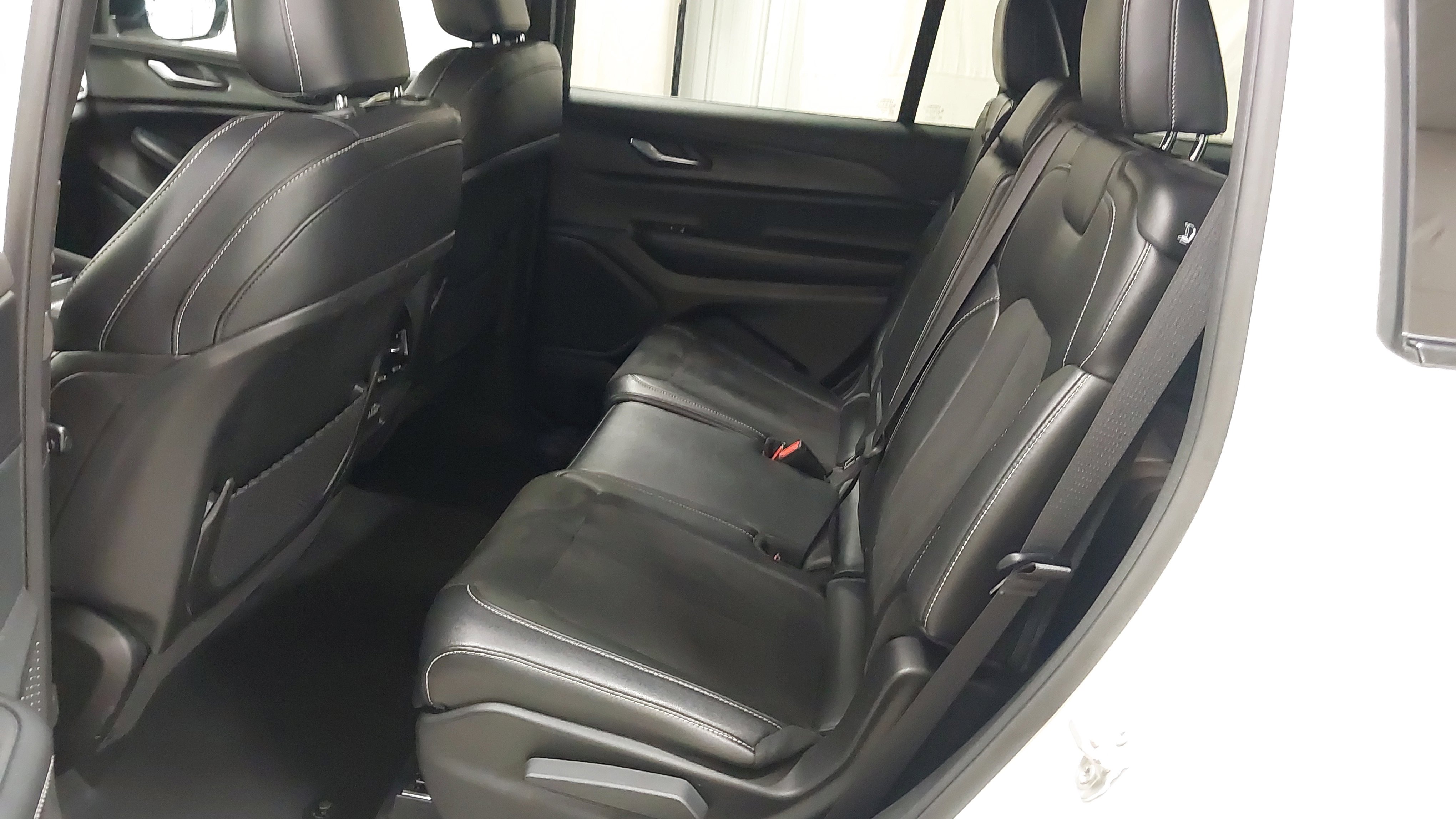 Used 2024 Jeep Grand Cherokee L Laredo image 38