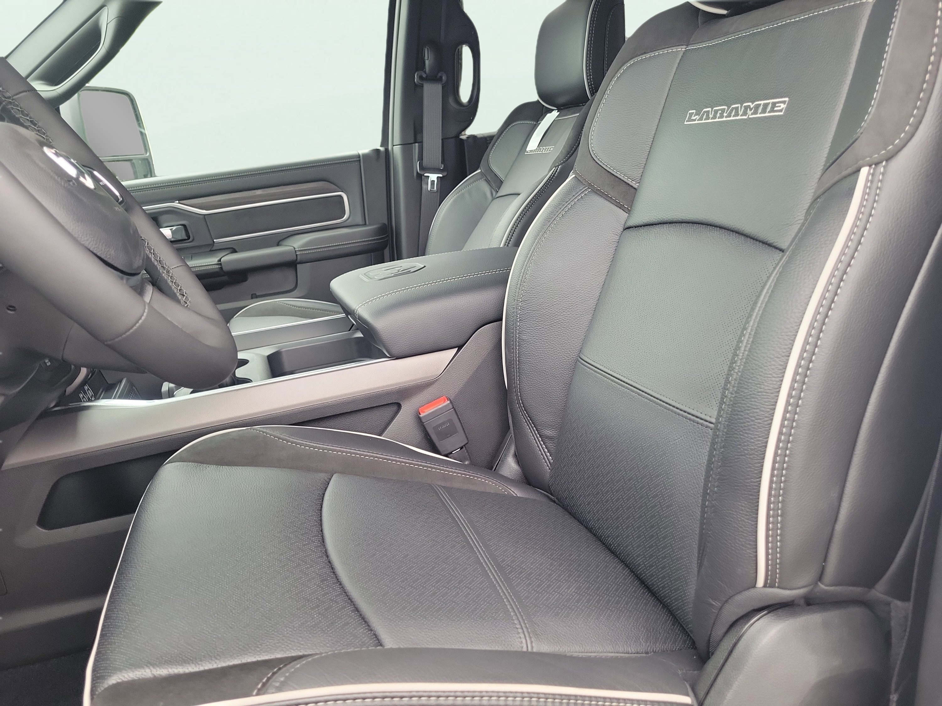 New 2026 RAM 2500 Laramie AWD/4WD image 22