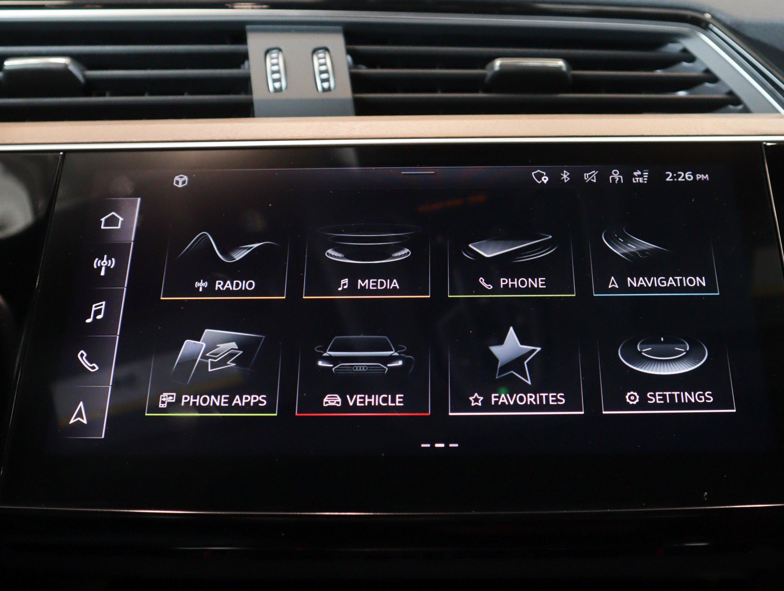 Used 2024 Audi Q8 e-tron Premium Plus w/ Premium Plus Package image 25