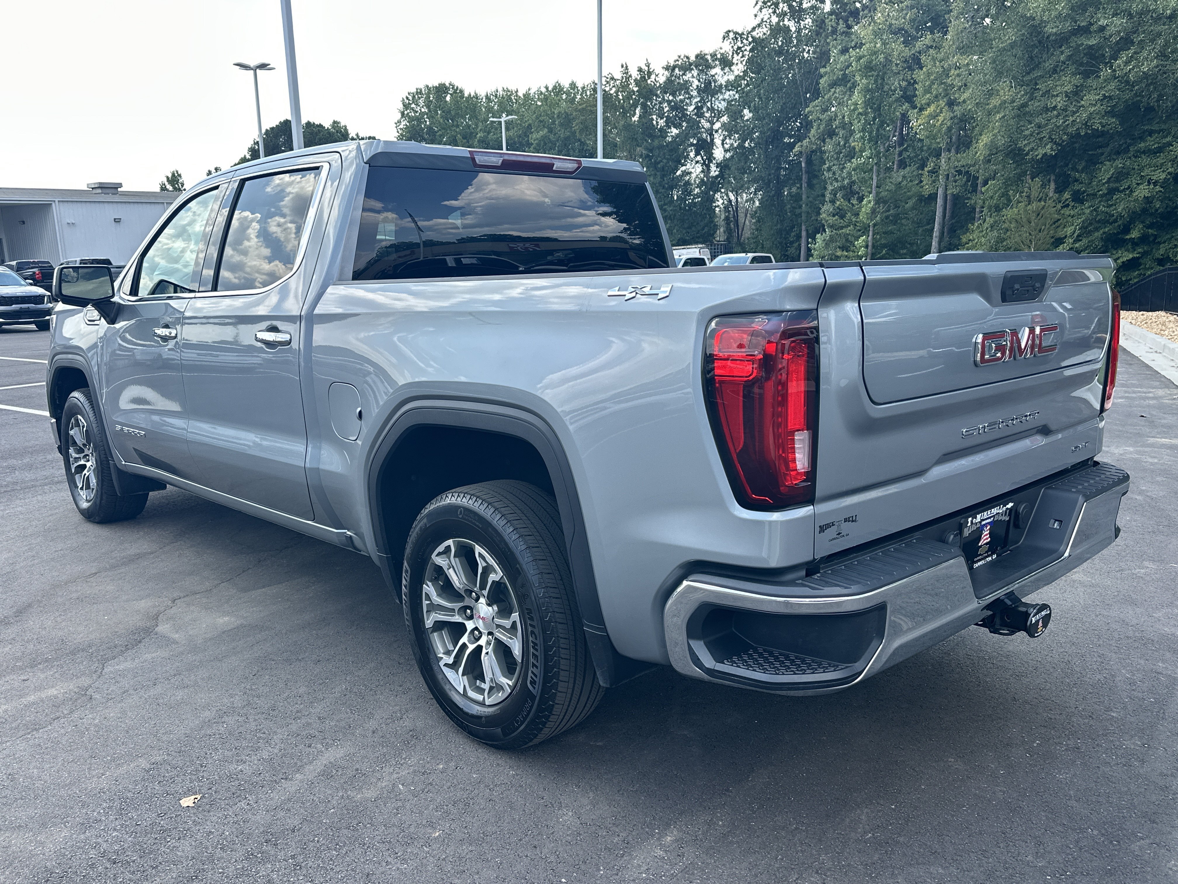 Used 2025 GMC Sierra 1500 SLT AWD/4WD image 6