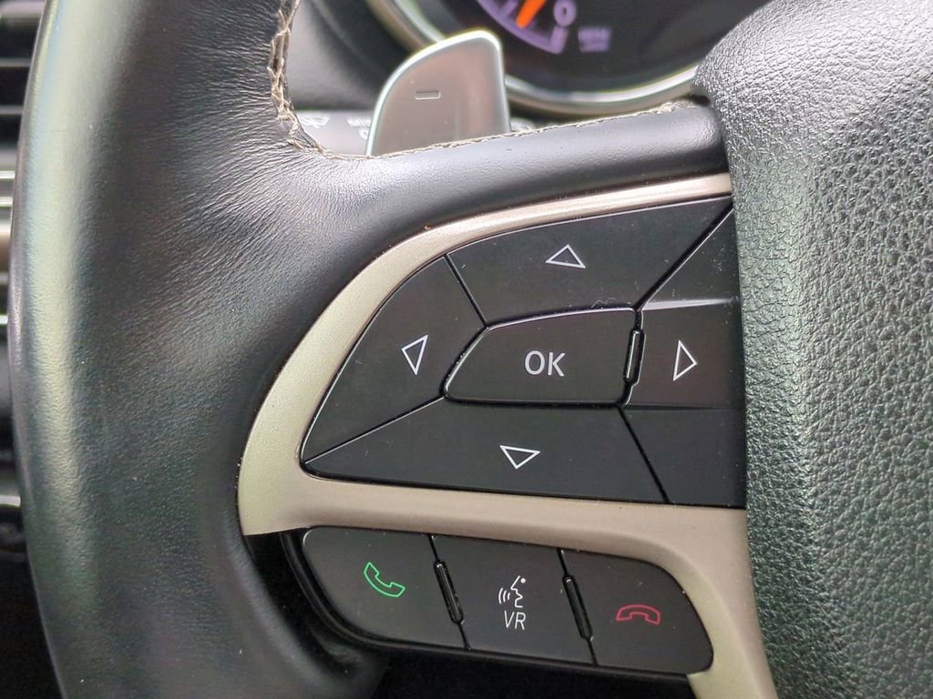 Used 2017 Jeep Grand Cherokee Overland w/ Jeep Active Safety Group image 26