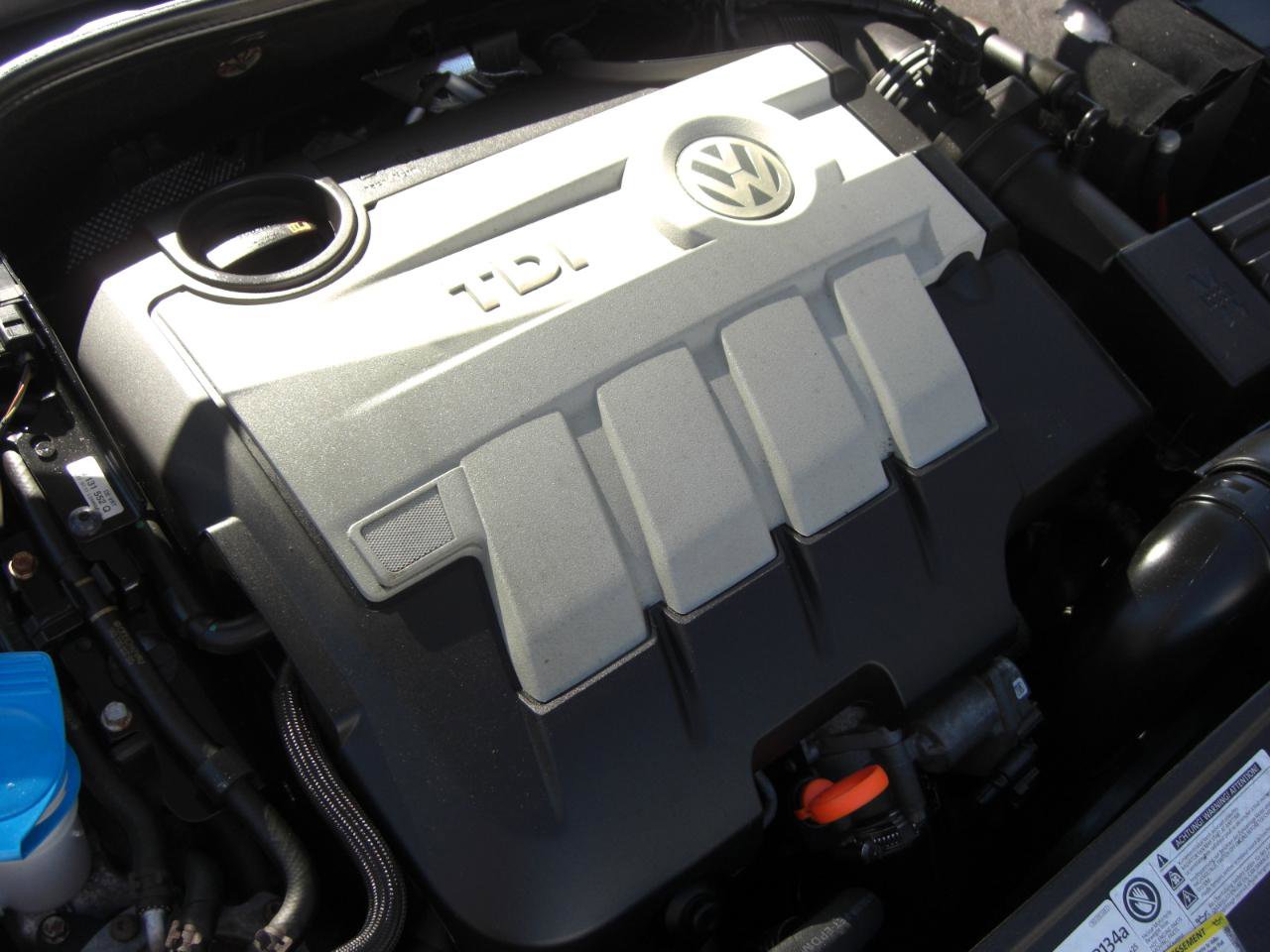 Used 2012 Volkswagen Golf TDI FWD image 22