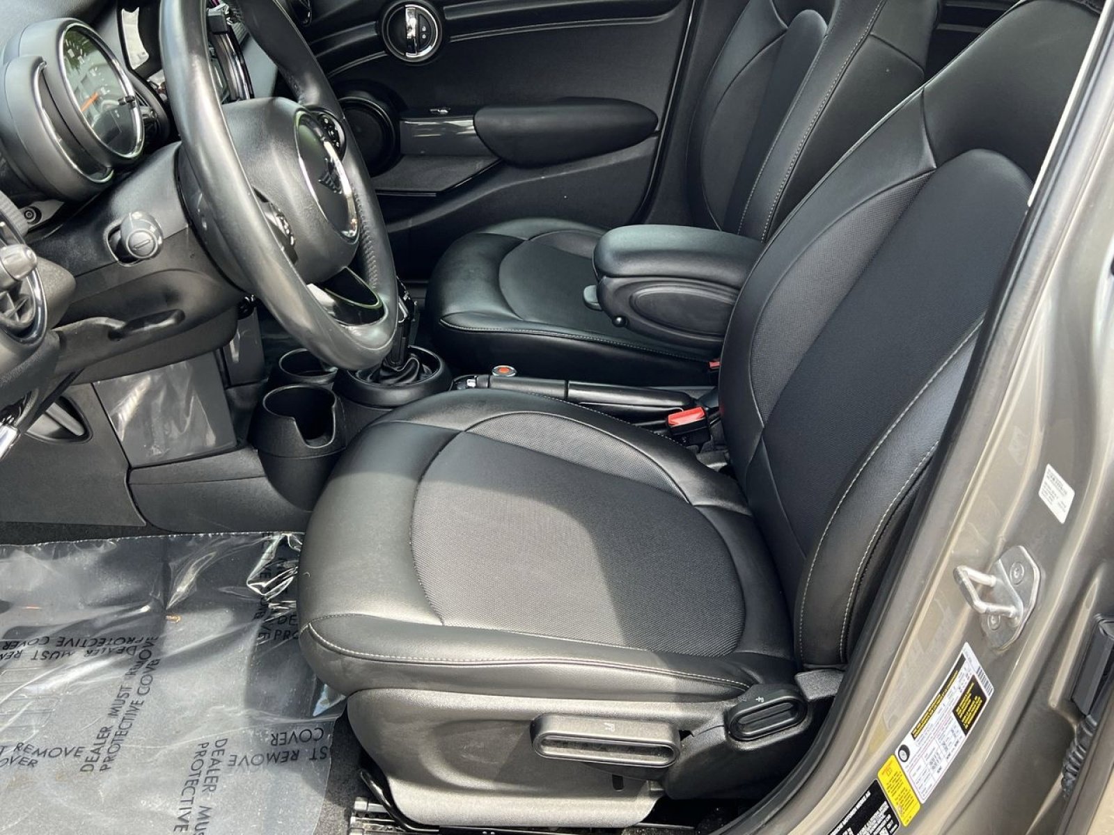 Used 2020 MINI Cooper 4-Door Hardtop w/ Storage Package image 18