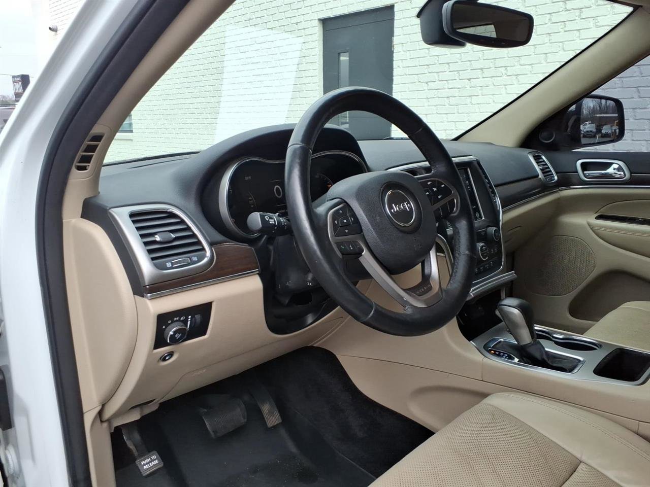 Used 2018 Jeep Grand Cherokee Limited w/ Luxury Group II image 5