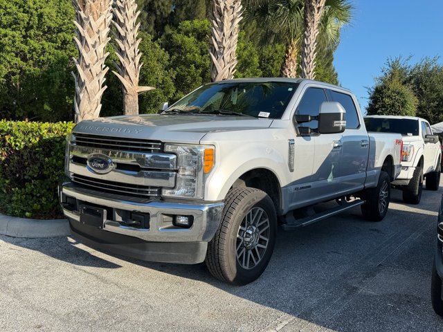 Used 2017 Ford F250 Lariat w/ Lariat Value Package AWD/4WD image 4