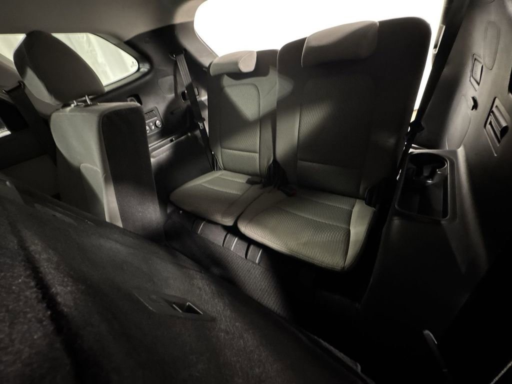 Used 2017 Hyundai Santa Fe SE image 29