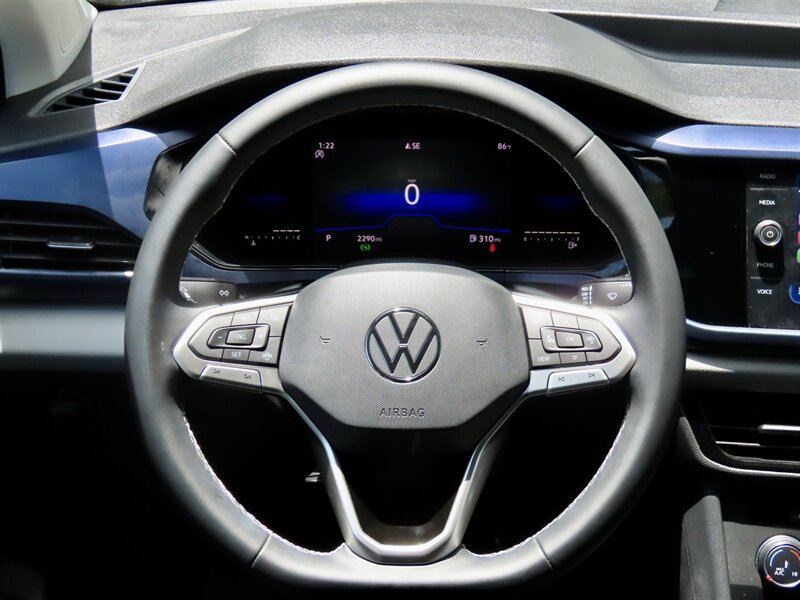 Used 2022 Volkswagen Taos SE FWD image 17