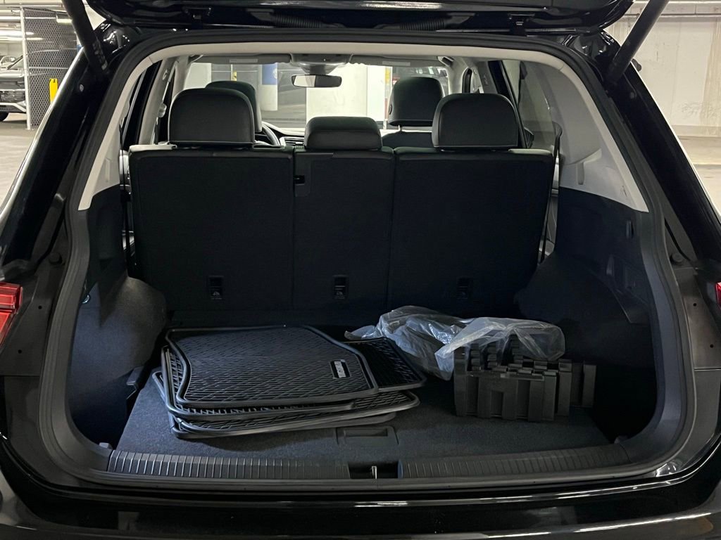 Used 2024 Volkswagen Tiguan SE w/ Panoramic Sunroof Package AWD/4WD image 38