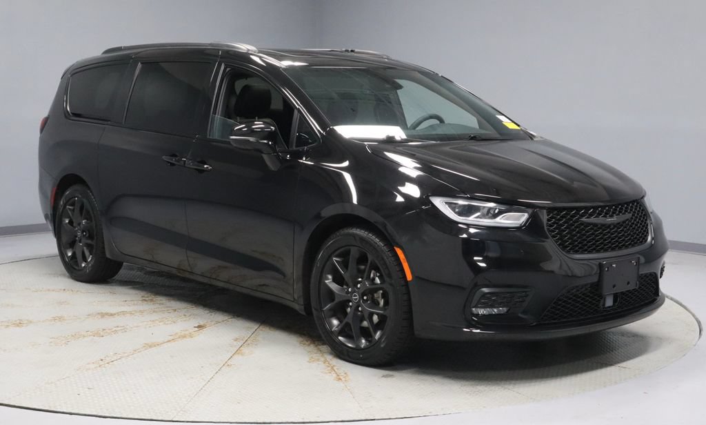 Used 2025 Chrysler Pacifica Limited
