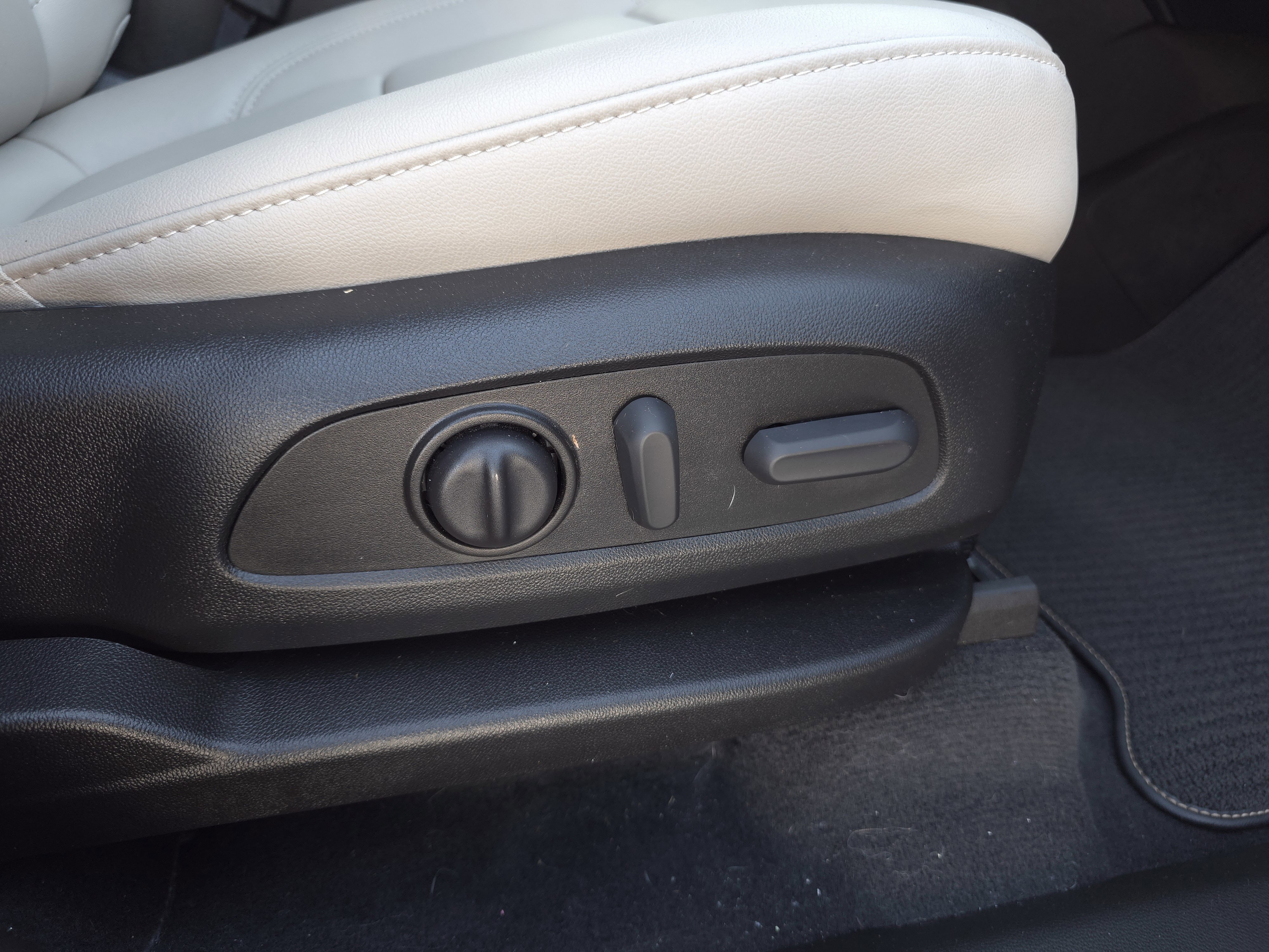 Used 2023 Chevrolet Traverse LT w/ LT Premium Package image 44