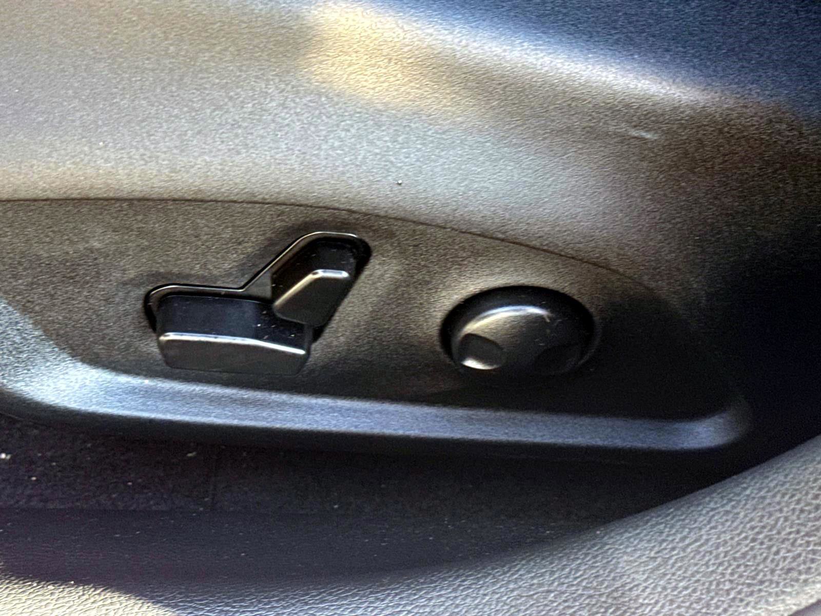 Used 2024 Jeep Compass Limited w/ High Altitude Package image 13