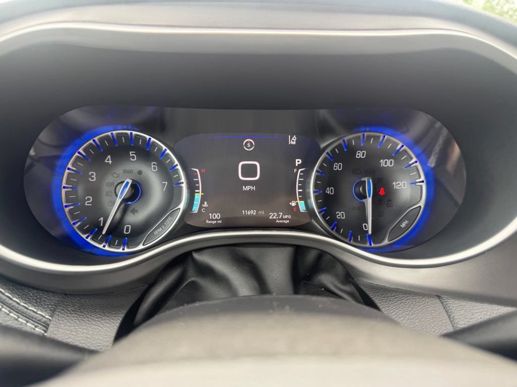 Used 2025 Chrysler Pacifica Select w/ Uconnect Theater Family Group AWD/4WD image 20