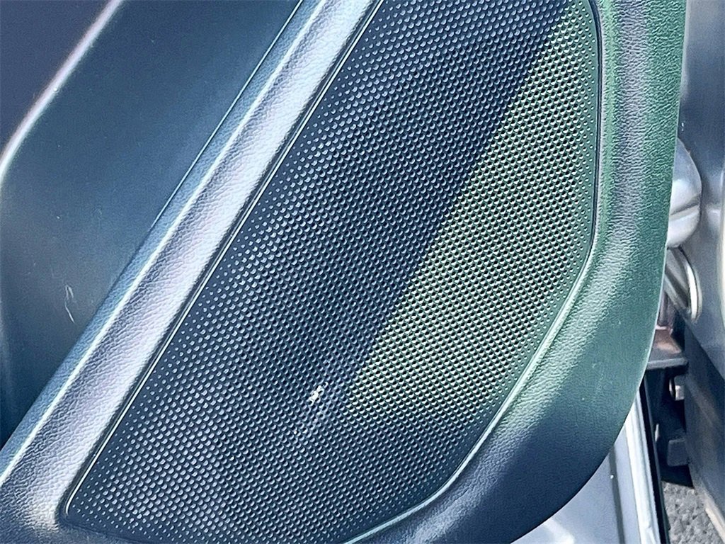 Used 2022 Ford Explorer XLT image 18