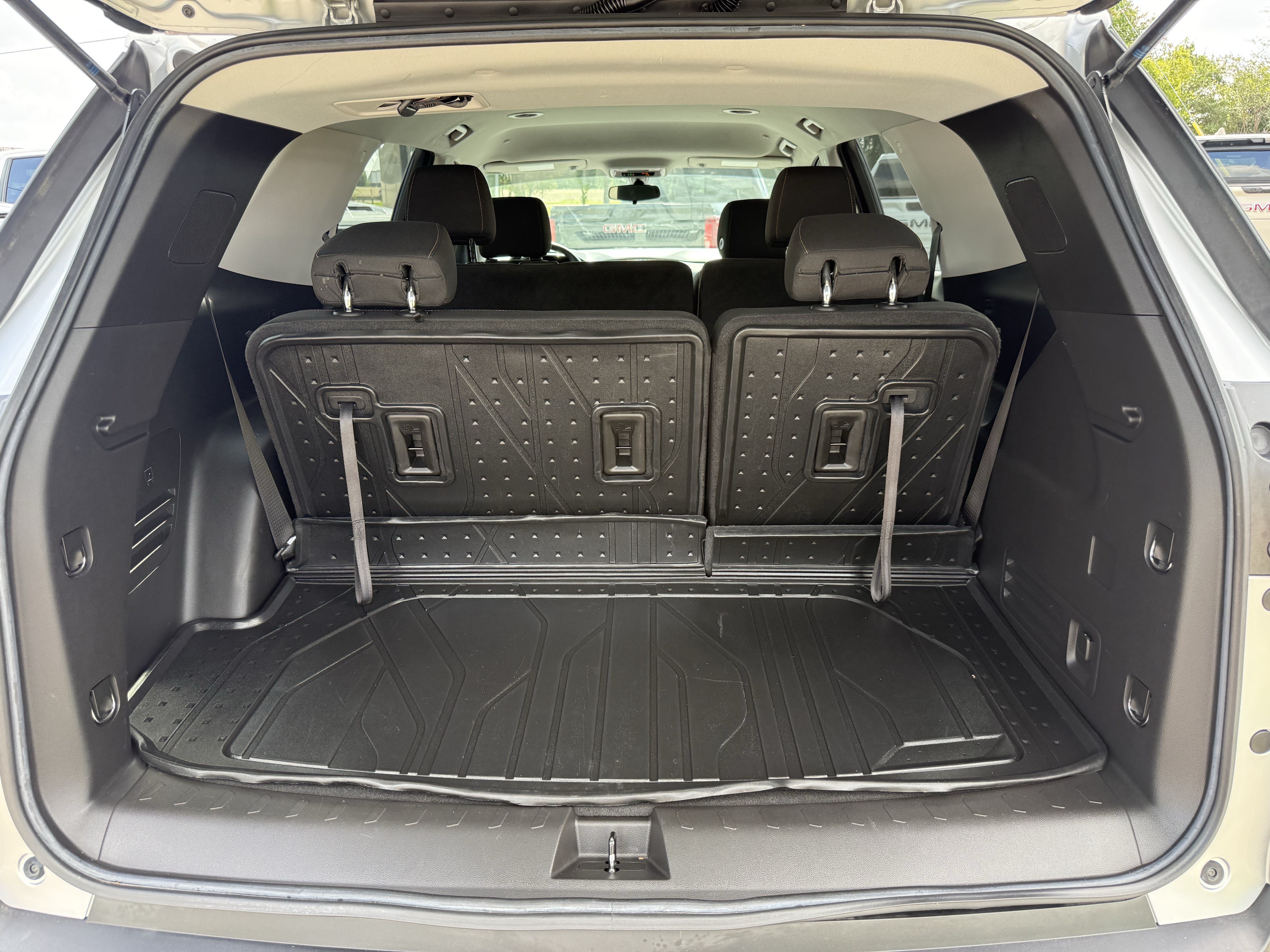 Used 2021 Chevrolet Traverse LS w/ LPO, Floor Liner Package FWD image 32