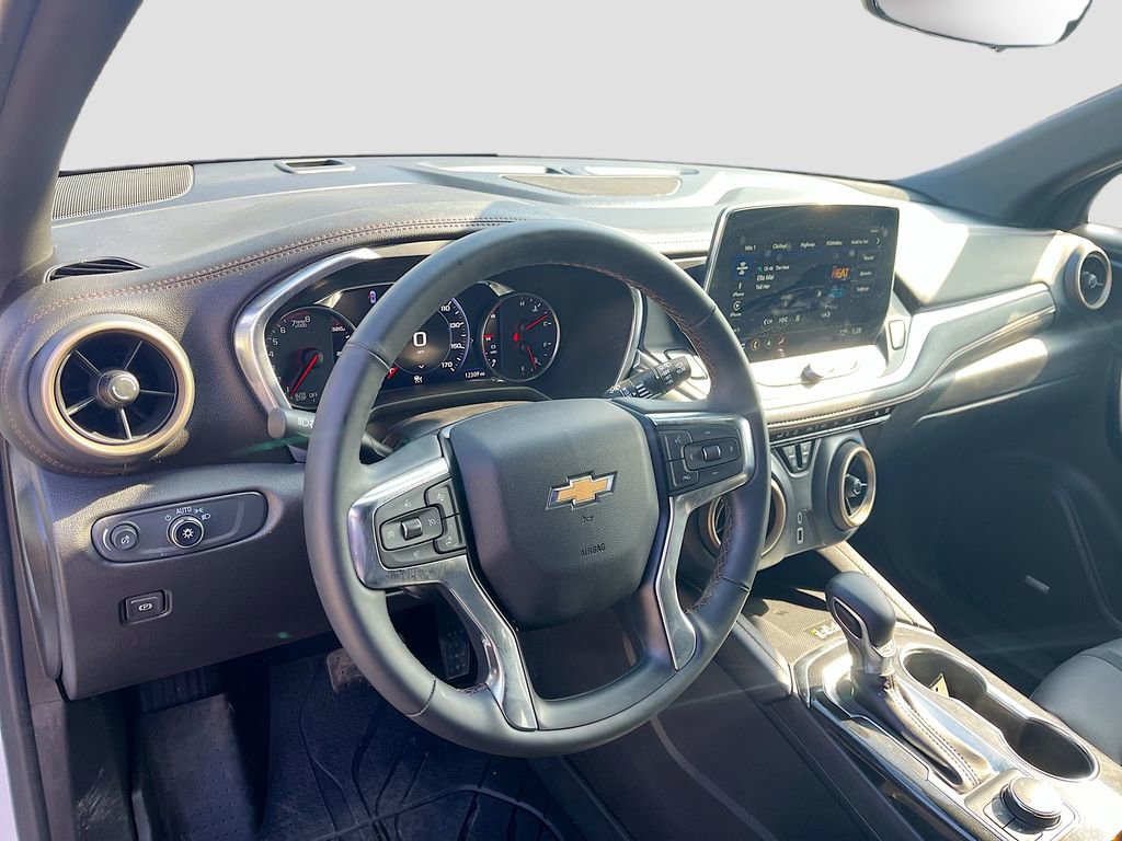 Used 2025 Chevrolet Blazer Premier w/ LPO, Black Sport Package image 9