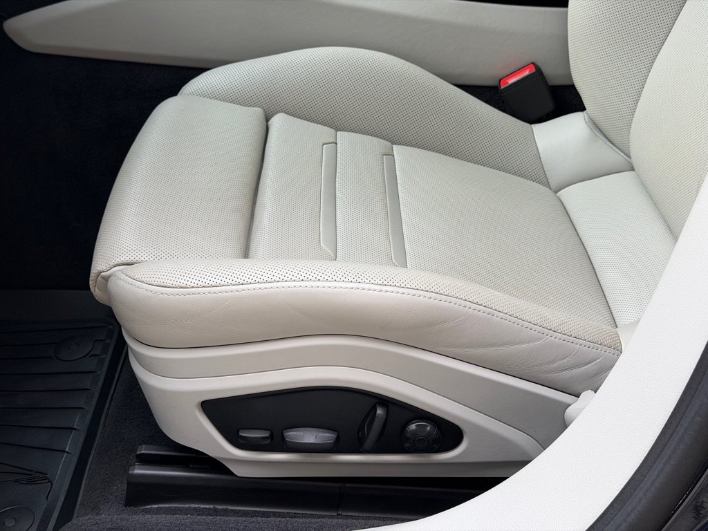 Used 2023 Porsche Panamera 4 Platinum Edition AWD/4WD image 27